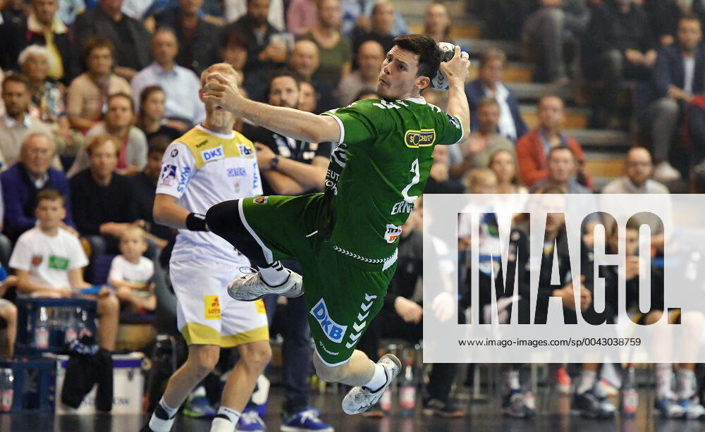 Simon Ernst Füchse , at litter, back Matthias Musche Magdeburg , Füchse Berlin SC Magdeburg DHB Cup, round of 16 2019 2020, men, men, handball, Germany, Germany, Max Schmeling Halle Berlin
