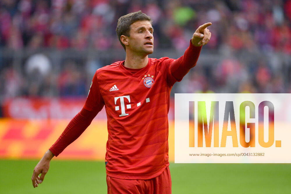 Thomas MUELLER MÜLLER,Bayern Muenchen , gestures,gives instructions, action, single picture,cut single motif,half figure,half figure football 1 Bundesliga,7 Spieltag,Spieltag07, FC Bayern Munich M TSG 1899 Hoffenheim 1 2, on 05 10 2019 in Munich A L L I A N Z A R E N A, DFL REGULATIONS PROHIBIT ANY USE OF PHOTOGRAPHS AS IMAGE SEQUENCES AND OR QUASI VIDEO