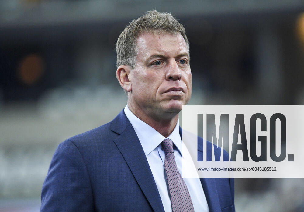 Oct 6, 2019: Fox Sports television personality and former Dallas Cowboys quarterback Troy Aikman during an NFL, American Football Herren, USA game between the Green Bay Packers and the Dallas Cowboys at AT&T Stadium in Arlington, TX Green Bay defeated Dallas 34-24 CSM NFL 2019: Packers vs Cowboys OCT 06 - ZUMAcp2_ 20120501_zaf_cp2_608