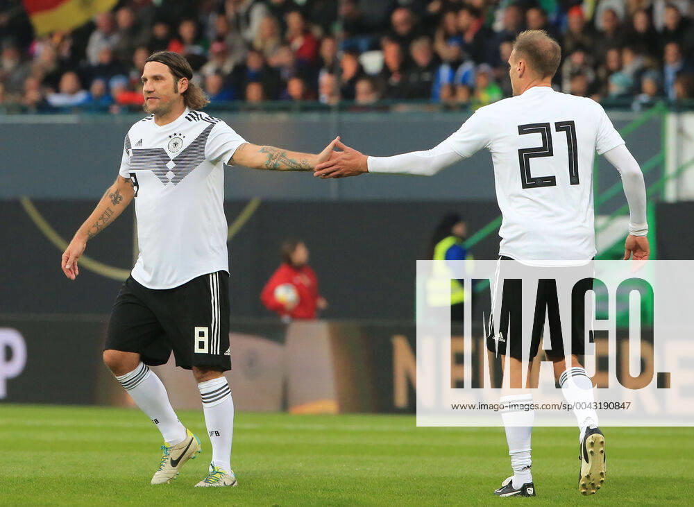 DFB All Stars vs. Azzuri Legends, Sportpark Ronhof Fuerth, football, sport, in picture Torsten Frings DFB All Stars and Alexander Zickler DFB All Stars cheer