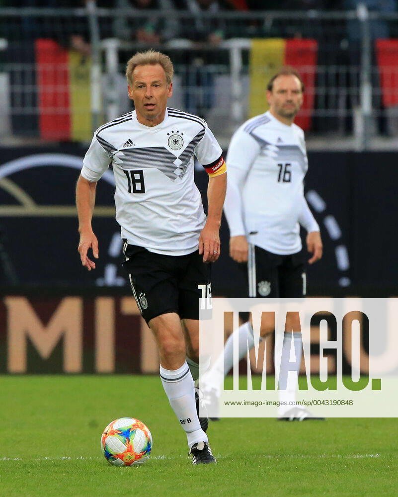 DFB All Stars vs. Azzuri Legends, Sportpark Ronhof Fuerth, football, sport, in picture Juergen Klinsmann DFB All Stars and Jens Nowotny DFB All Stars