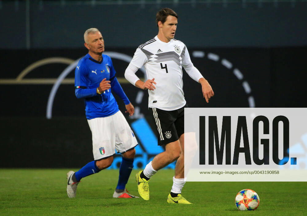 DFB All Stars vs Azzuri Legends, Sportpark Ronhof Fuerth, football, sport, in picture Fabrizio Ravanelli Azzuri All Stars vs Philipp Wollscheid DFB All Stars