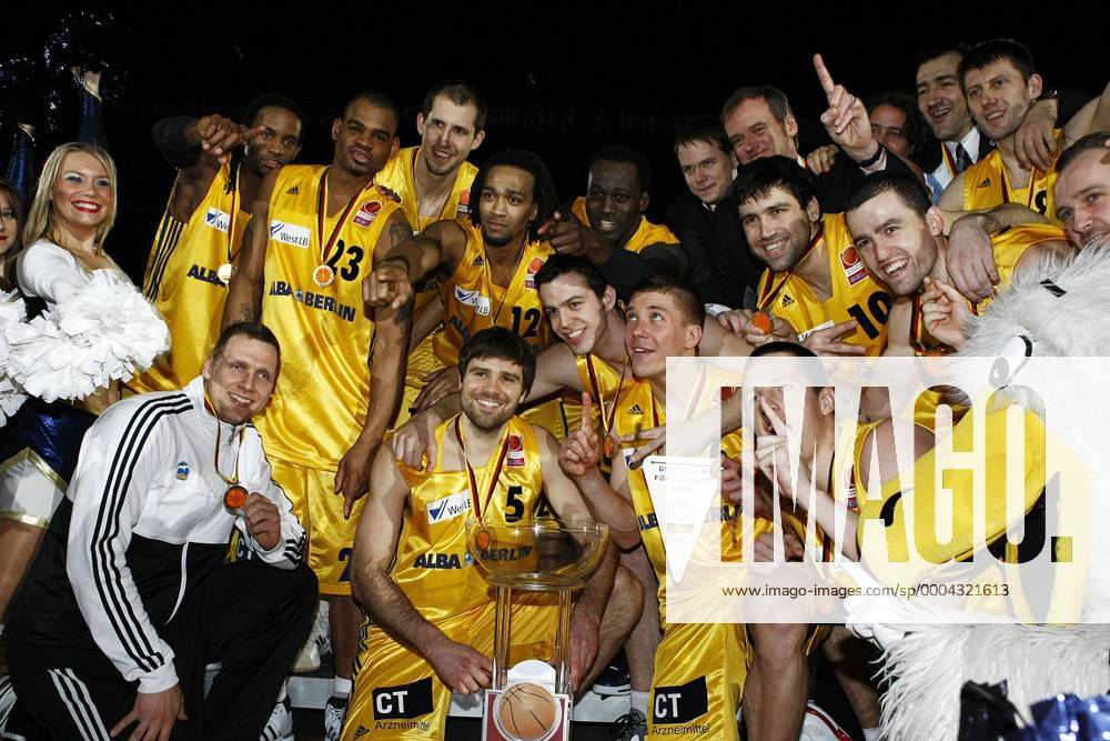 ALBA Berlin ist BBL Pokalsieger 2009 Basketball Herren BBL Pokal 2008 2009, Pokalspiel, Finalrunde, Endrunde, Finale, Top Vier, Final Four Gruppe o0 FinalFour Hamburg Begeisterung, Freude,