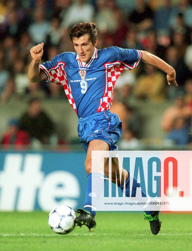 Davor Suker (Kroatien) am Ball Fußball WM Herren Weltmeisterschaft 1998, Spiel um Platz 3, drei, Nationalmannschaft, Nationalteam, Nationaltrikot Einzelbild Parc des Princes, Prinzenparkstadion Paris Dynamik,