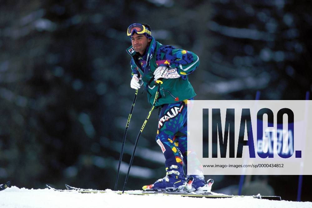 Alberto Tomba (Italien) bei der Streckenbesichtigung Alpiner Skilauf Herren Weltcup 1995 1996, Welt-Cup, Worldcup, World, WC, Ski Alpin, Skisport, Riesenslalom Einzelbild Alta Badia