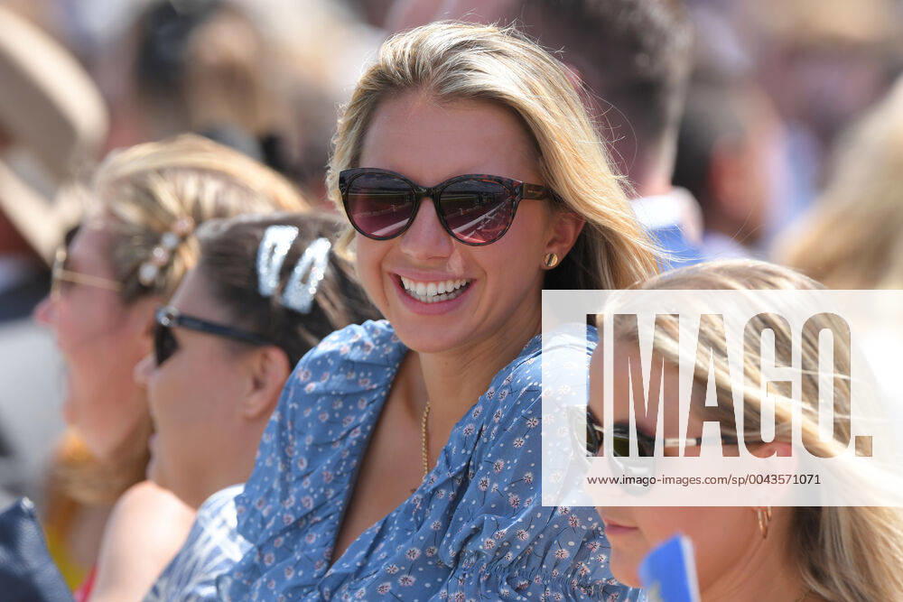 RACING THE EVEREST, Racegoers are seen during The TAB Everest race day at Royal Randwick Racecourse in Sydney, Saturday, October 19, 2019. ( NO ARCHIVING, , NO USE IN BOOKS WITHOUT CONSENT SYDNEY NSW AUSTRALIA