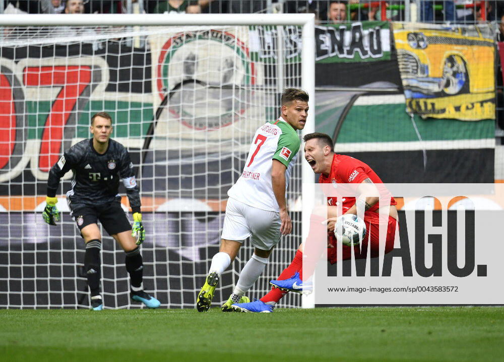 In the header duel, duel, action Florian Niederlechner FC Augsburg FCA against Niklas Süle FC Bayern Munich FCB injured injury at Süle, who must leave the field FC Augsburg FCA vs FC Bayern Munich FCB 19 10 2019 DFL REGULATIONS PROHIBIT ANY USE OF PHOTOGRAPHS AS IMAGE SEQUENCES AND OR QUASI VIDEO FC Augsburg FCA vs FC Bayern München FCB