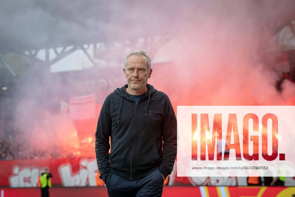 Football Berlin 19 10 2019 1 Bundesliga DFL Saison 2019 2010 Union Berlin SC Freiburg Christian Streich Freiburg, coach complains about the Pyros to his own fans in Freiburg