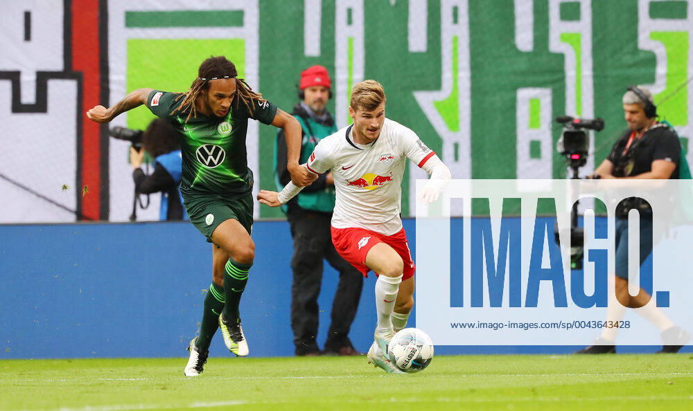 RB Leipzig Wolfsburg Soccer Bundesliga Leipzig, 19 10 2019, Red Bull Arena, Soccer, Bundesliga, 8 Matchday , RB Leipzig vs. VfL Wolfsburg 1 1 0 0 , Im Bild v l Kevin Mbabu 19, Wolfsburg und Timo Werner 11, RB Leipzig ,