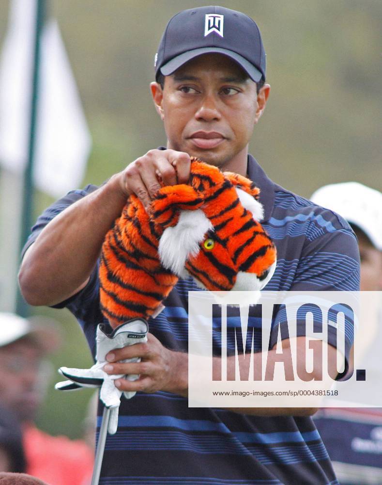 Tiger Woods (USA) mit Tiger als Schlägerhülle - (Icon196090327008) Golf Herren Arnold Palmer Invitational 2009, PGA Tour Einzelbild o00 Headcover Orlando Skepsis, Komik,