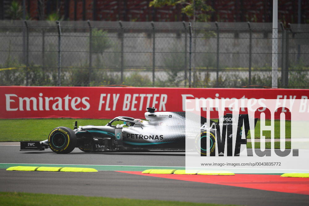 (191026) -- MEXICO CITY, Oct. 26, 2019 -- Mercedes Lewis Hamilton of Britain drives during the second practice session of the Formula One Mexico Grand Prix at the Hermanos Rodriguez Circuit in Mexico City, on Oct. 25, 2019. ) (SP)MEXICO-MEXICO CITY-F1-GRAND PRIX-PRACTICE SESSIONS XinxYuewei