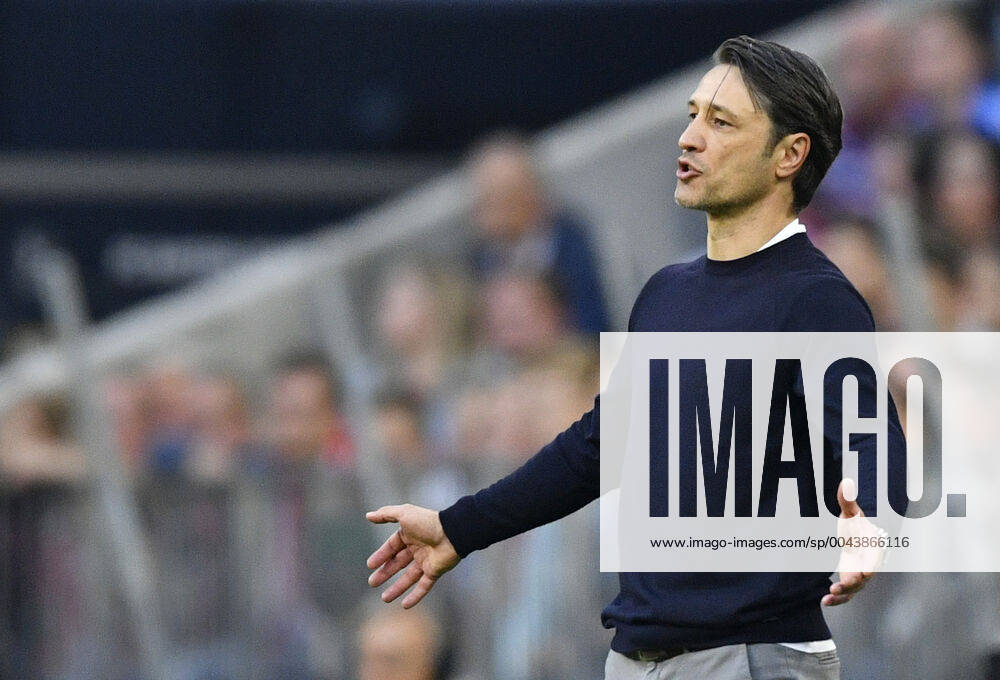 Coach Coach Niko Kovac FC Bayern Munich FCB at the edge of the field Gesture, gesture sourly disappointed angrily disappointed FC Bayern Munich FCB vs 1 FC Union Berlin 26 10 2019 DFL REGULATIONS PROHIBIT ANY USE OF PHOTOGRAPHS AS IMAGE SEQUENCES AND OR QUASI VIDEO FC Bayern Munich FCB vs FC Union Berlin