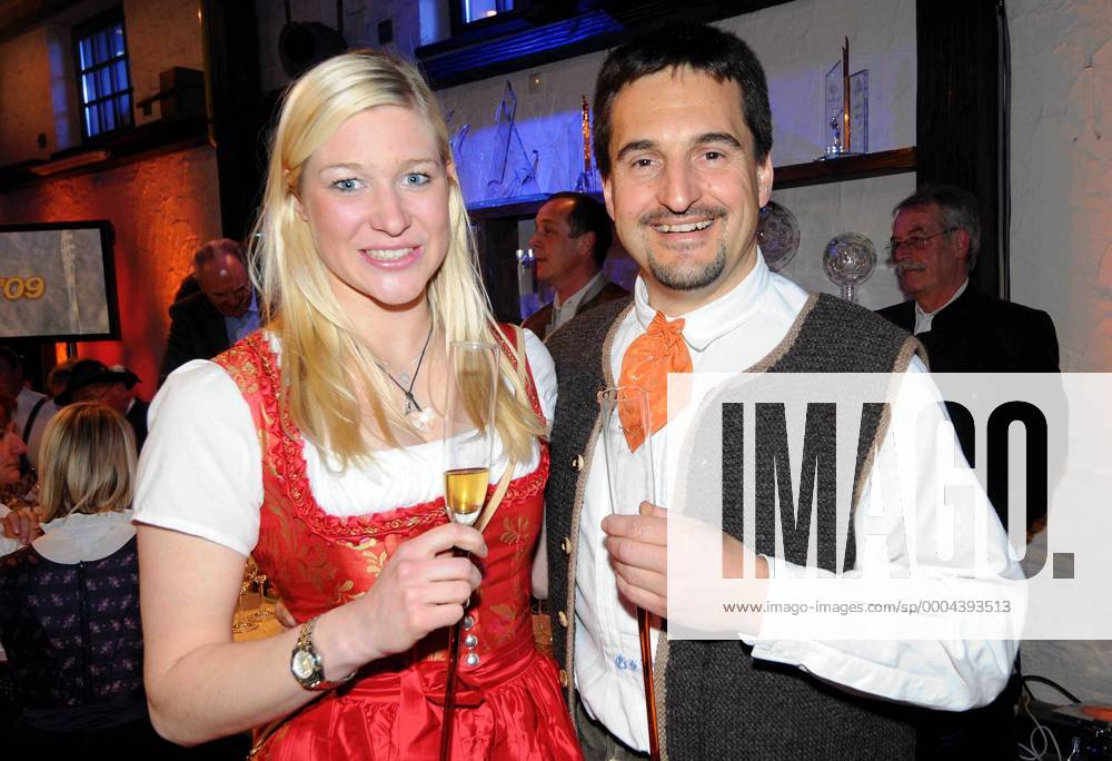 Amelie Kober und Georg Hackl (beide Deutschland) anlässlich der Winterstars 2009 Rennrodeln Herren Winterstar 2009, o0 Gala, Sportgala Gruppe Bodenmais