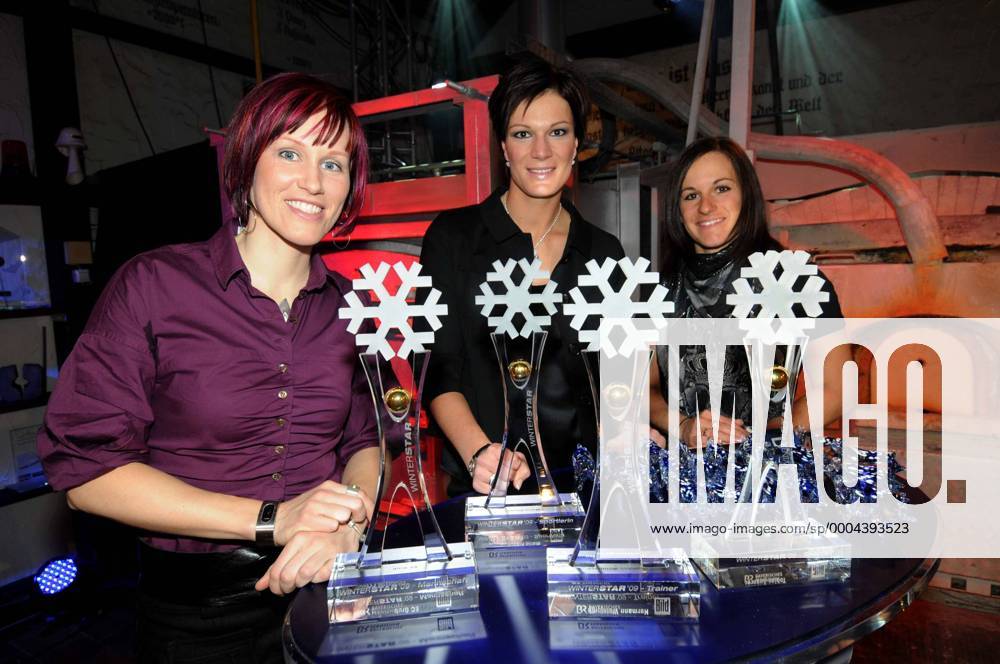 V.li.: Kathi Wilhelm, Maria Riesch und Kathrin Hölzl (alle Deutschland) mit den Trophäen für die Winterstars 2009 Alpiner Skilauf Damen Winterstar 2009, Preisverleihung, Ehrung, Gruppe Bodenmais