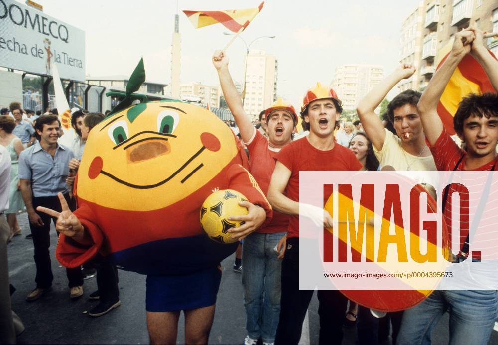 Spanische Fans mit WM Maskottchen Naranjito Fußball WM Herren WM 1982, Länderspiel, Nationalteam, Gruppe Madrid