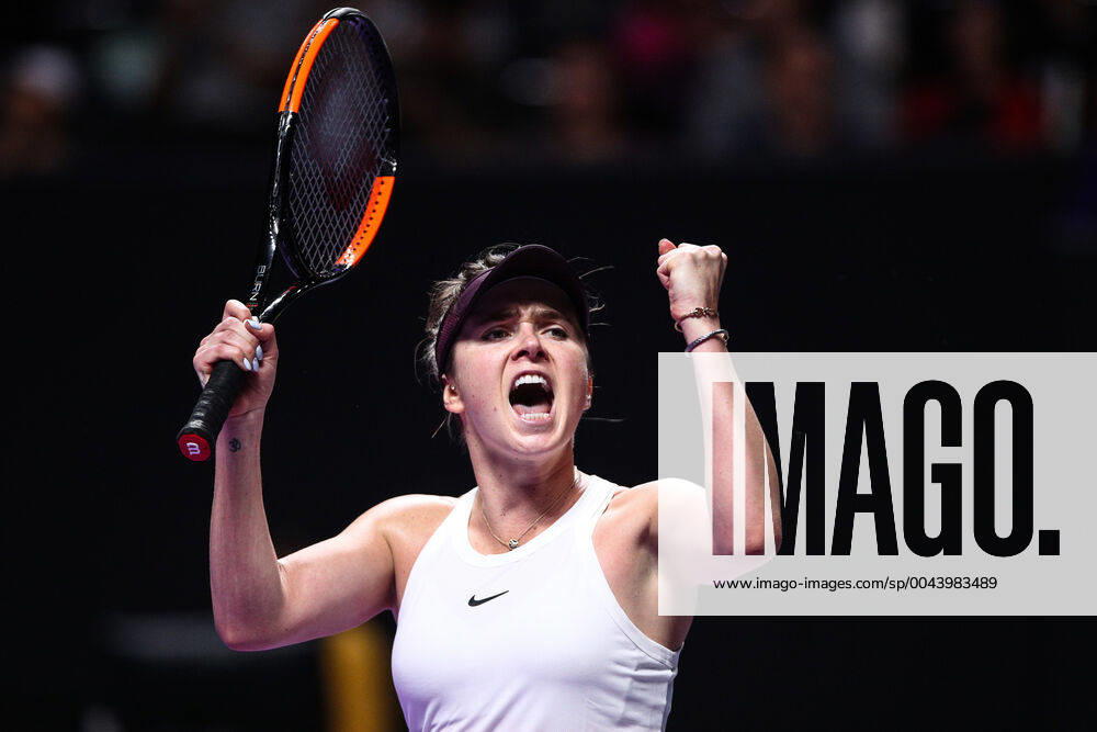 Bilder des Jahres 2019, Sport 10 Oktober SHENZHEN, CHINA - OCTOBER 28: Elina Svitolina of Ukraine celebrates victory after the Women s Singles group match against Karolina Pliskova of the Czech Republic on Day two of the 2019 WTA, Tennis Damen Finals at Shenzhen Bay Sports Center on October 28, 2019 in Shenzhen, Guangdong Province of China.