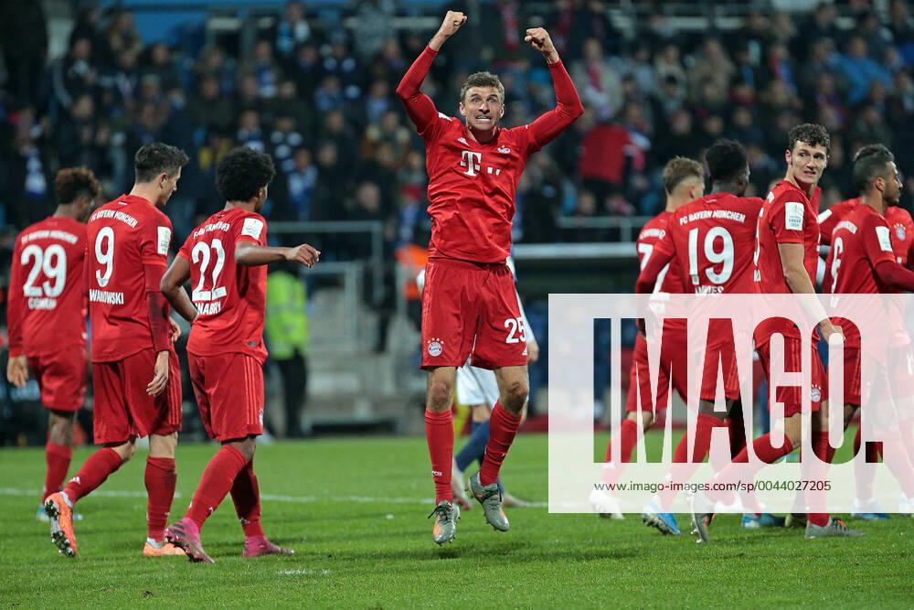 Soccer DFB Cup 2 Round, VfL Bochum FC Bayern Muenchen, Cheers after the goal to 1 2 by Thomas Mueller FC Bayern Muenchen , Action Bochum