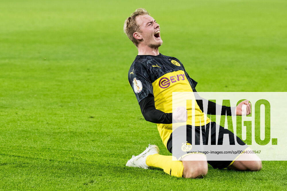 DFB Cup, Borussia Dortmund Borussia Moenchengladbach 30 10 2019 Julian Brandt Borussia Dortmund, 19 , DFB Cup, Borussia Dortmund Borussia Moenchengladbach, Dortmund, SIGNAL IDUNA PARK DFL REGULATIONS PROHIBIT ANY USE OF PHOTOGRAPHS AS IMAGE SEQUENCES AND OR QUASI VIDEO