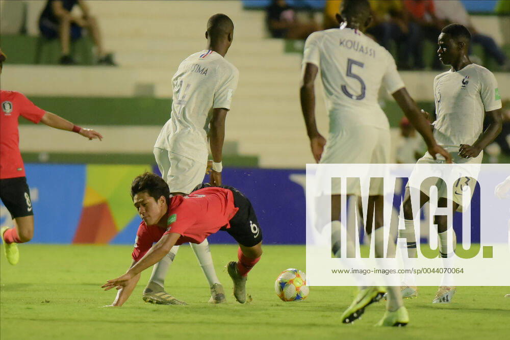 Sub 17 República da Korea e França GOIÂNIA, GO - 30.10.2019: SUB 17 REPÚBLICA DA KOREA E FRANÇA - Yoon Sukju and Chrislain Matsima during Under 17 Republic of Korea and France. Match valid for the FIFA U17, U 17 World Cup group stage. Serrinha Stadium in Goiânia, GO. (Photo: Reinaldo Reginato Fotoarena) x1822647x ReinaldoxReginato