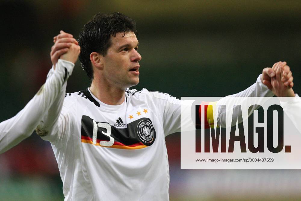 Michael Ballack (Deutschland) - Schlussjubel Fußball Länderspiel Herren WM Qualifikation 2009, Nationalteam Nationaltrikot Einzelbild Cardiff Freude,