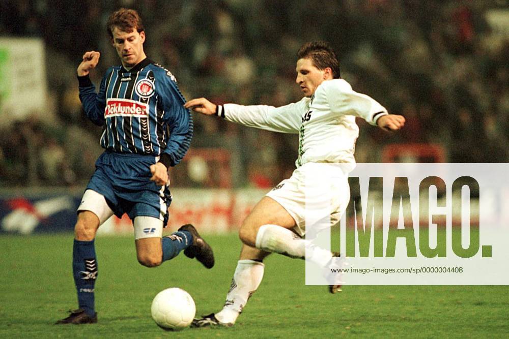 Thomas Kastenmaier (re., Gladbach) und Tore Pedersen (St. Pauli) im Zweikampf Fußball 1. BL Herren Saison 1996 1997, Borussia Mönchengladbach - FC St. Pauli Gruppe Mönchengladbach Kampf, Dynamik, Dynamik,