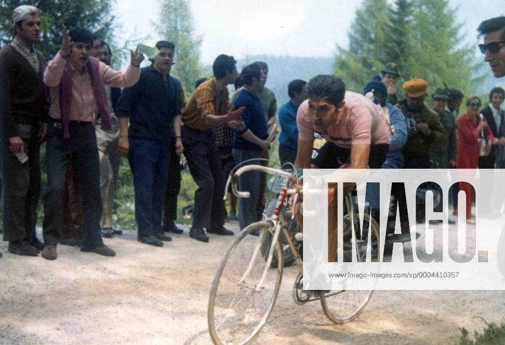 Eddy Merckx (Belgien Faemino) - Radsport Herren Giro d Italia 1970, dItalia, Straßenradsport, Straße, Rad Gruppe 19. Etappe: Rocca Pietore - Dobbiaco