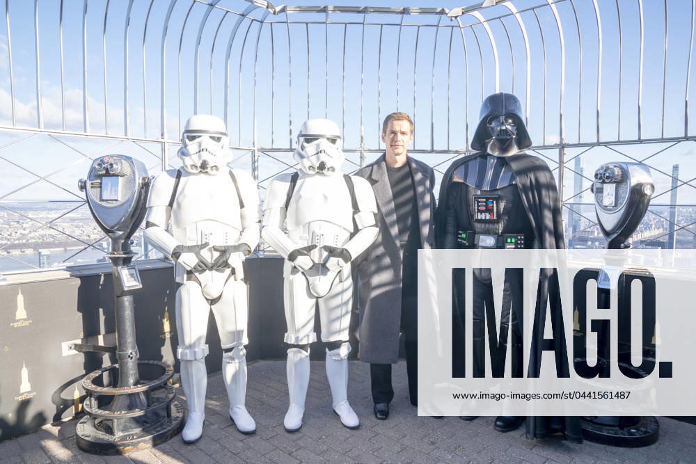 Hayden Christensen Lights the Empire State Building Ahead of Dynamic Light Show to Celebrate STAR WARS-Themed Takeover (NEW) Hayden Christensen Lights the Empire State Building Ahead of Dynamic Light Show to Celebrate STAR WARS-Themed Takeover. March 21, 2024, New York, New York, USA: Hayden Christensen lights the Empire State Building ahead of the dynamic light show to celebrate the STAR WARS-themed takeover at The Empire State Building on March 21, 2024 in New York City. (Foto: M10s Thenews2 imago images) Hayden Christensen Lights the Empire State Building Ahead of Dynamic Light Show to Celebrate STAR WARS-Themed Takeover