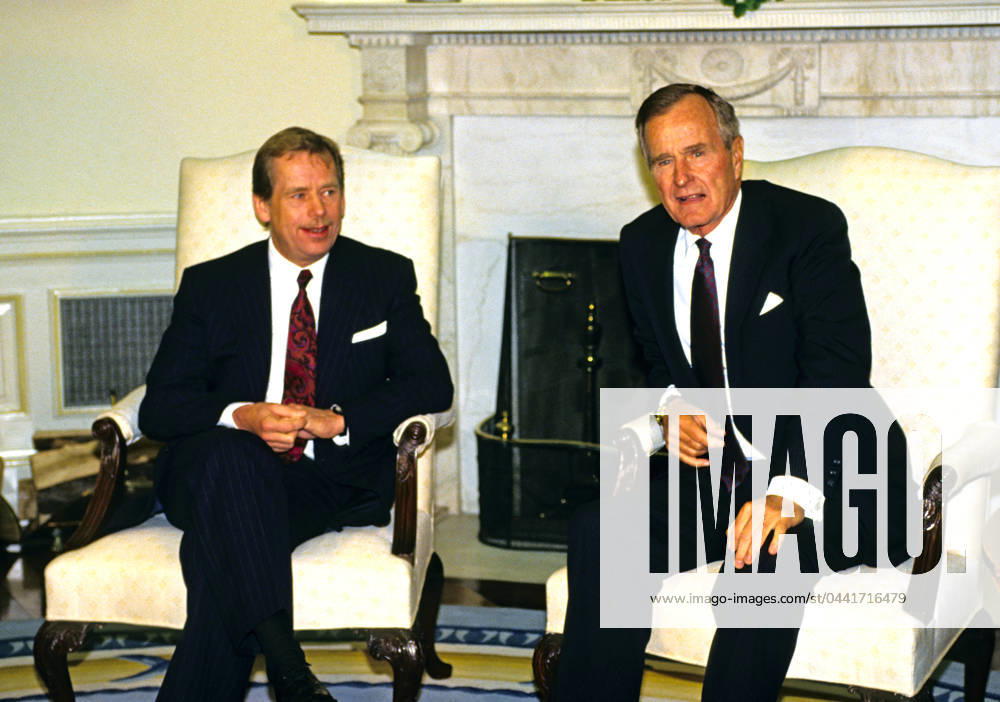 Bush and Havel United States President George H.W. Bush, right, meets President Václav Havel of Czechoslovakia, left, in the Oval Office of the White House in Washington, DC on October 22, 1991. Havel is visiting Washington for a State Visit. Credit: Ron Sachs CNP Washington District of Columbia United States of America