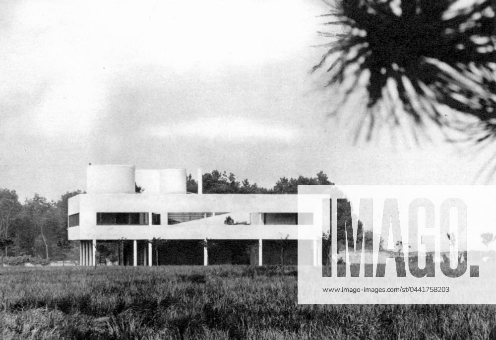 THE VILLA SAVOYE. Poissy, France (1929-31), designed by Le Corbusier, the assumed name of Charles-Édouard Jeanneret-Gris.