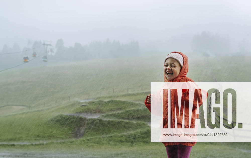 Happy girl standing in rain model released, Symbolfoto, NSTF00021