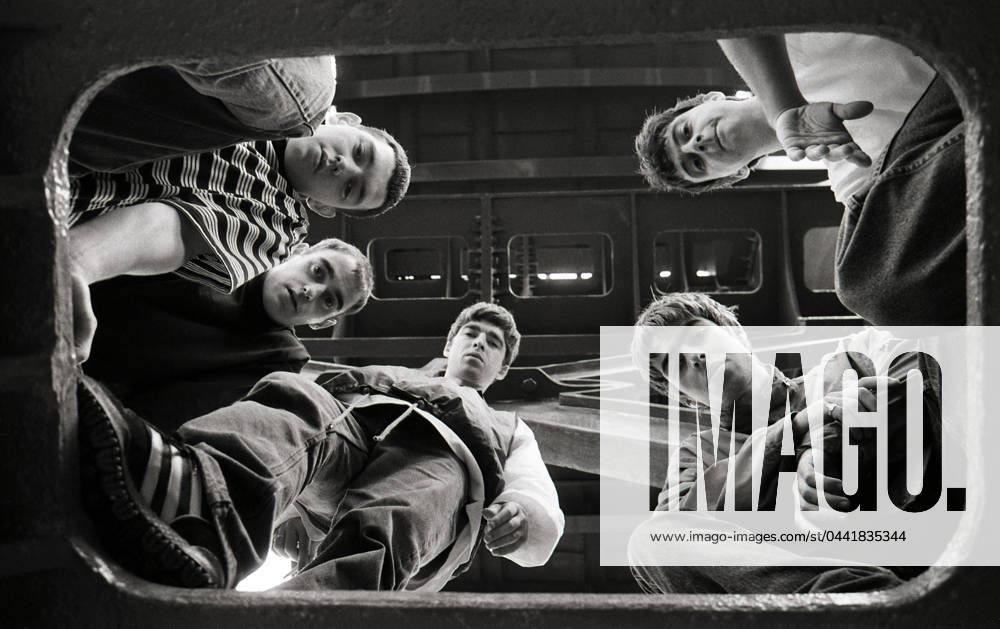 OASIS FIRST BAND PHOTO SESSION OASIS FIRST BAND PHOTO SESSION IN 1992 AT CASTLEFIELD, MANCHESTER, UK Higher Rates Apply, Credit:Peter J Walsh Avalon