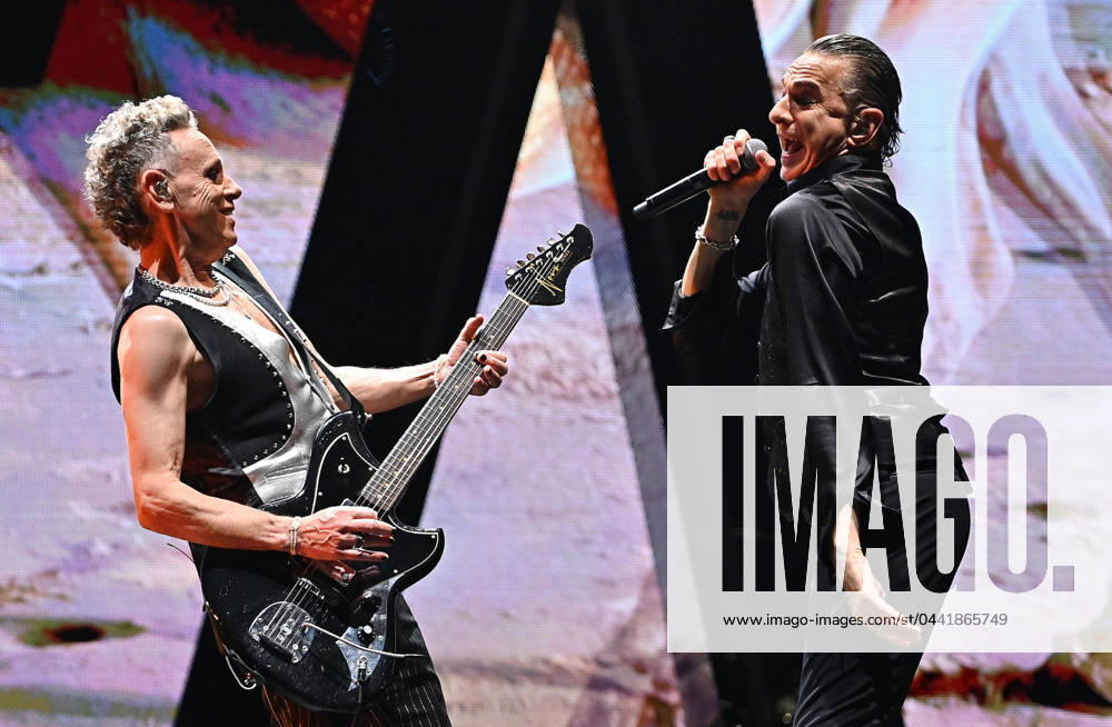 Bilder des Jahres 2024, Entertainment 03 März Entertainment Themen der Woche KW12 March 23, 2024, Turin: Pubblico al concerto dei Depeche Mode presso Inalpi Arena, Torino, 23 marzo 2024,..ANSA ALESSANDRO DI MARCO Turin - ZUMAa110 20240323_zaf_a110_037