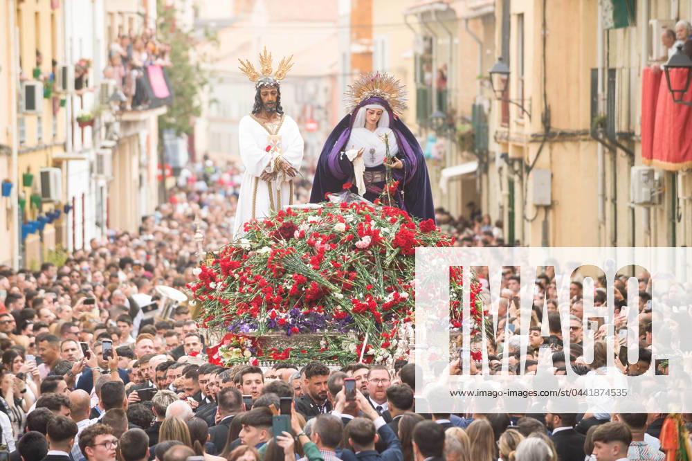 A general view shows the statues of Christ and the Virgin of Cautivo brotherhood surrounded by faithful s during a transfer through the streets towards his brotherhood, ahead of the start of the Spanish Holy Week. Thousands of worshippers wait to see the processions with the statues of Christ and the Virgin Mary as part of the traditional Holy Week celebrations. In Andalusia, Easter brings together thousands of people from all over the world and it s considered one of the most important religious and cultural events of the year. Malaga Spain - ZUMAs197 20240323_aaa_s197_203