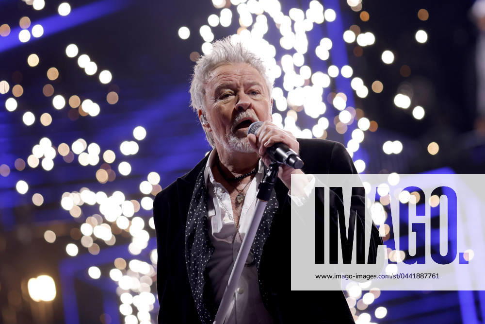 Singer Paul Young performing at the event Die 80er live Die größte 80er Party der Welt in der Arena auf Schalke During the show it was confirmed The party set a new world record and is now officially the largest event of its kind in the world with almost 45,000 visitors Gelsenkirchen, 23 03 2024 NRW Germany