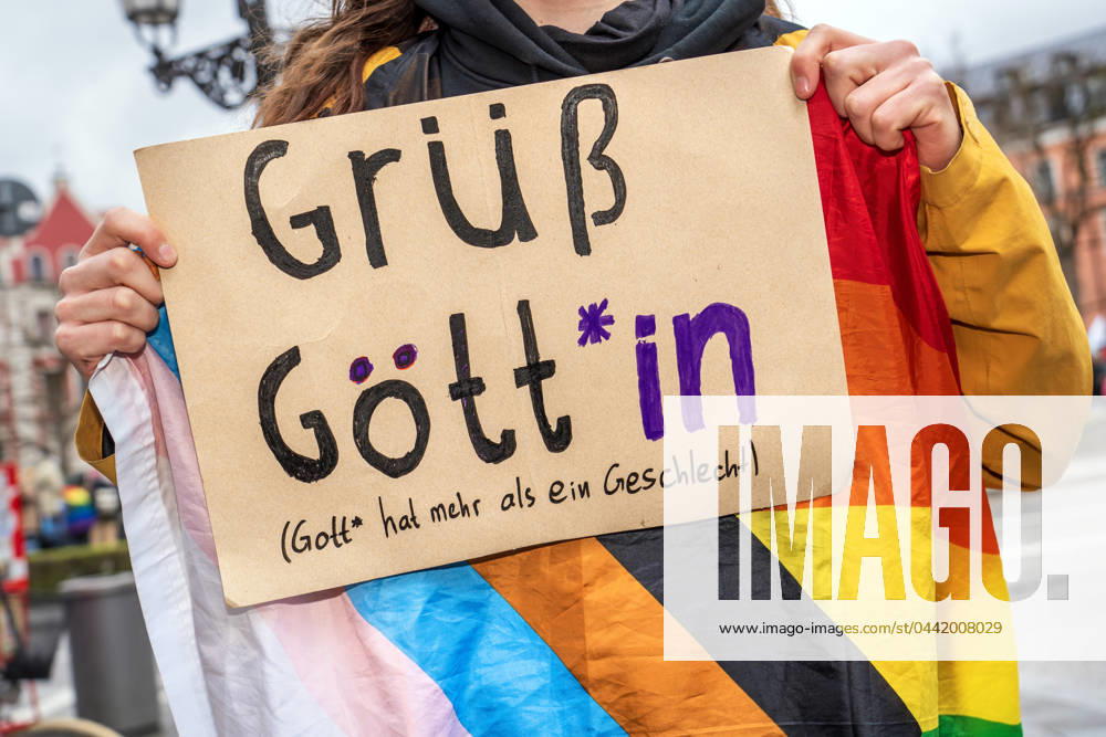 Grüß Göttin, sign at demonstration against gender ban, Munich, March 2024 Germany, Munich, March 24, 2024, Grüß Göttin, sign at demonstration against Söders gender ban, motto Wir lassen uns den Mund nicht verbieten, demonstration by SlutWalk Munich, Gärtnerplatz from 1 pm, approx. 150 200 participants, rainbow flag, gender, politics, protest, Bavaria,