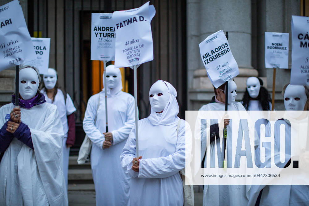 Feminist concentration in Madrid, Spain - 25 Mar 2024 A group of women in tunics and white masks hold placards with the names of women murdered in 2023, during a demonstration in front of the Spanish Ministry of Equality demanding more support against sexist violence in Spain. The Ministry of Equality of Spain reported that there have been seven women murdered by gender violence so far in 2024 and in 2023 the figure rises to 1,247 victims. Madrid Spain