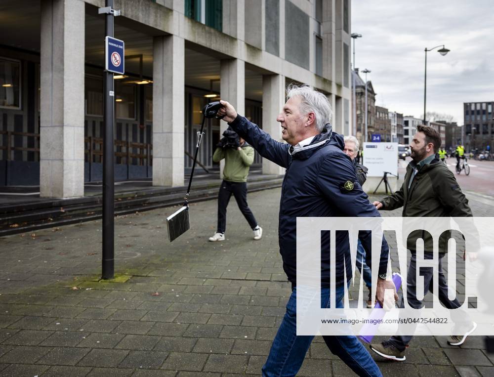 ARNHEM - Pegida leader Edwin Wagensveld arrives at the court, where he has objected to the area ban imposed on him by mayor Ahmed Marcouch. Wagensveld is not allowed to enter Arnhem for six months because he still wanted to burn a Koran despite an earlier ban on demonstrations. ANP SEM VAN DER WAL netherlands out - belgium out