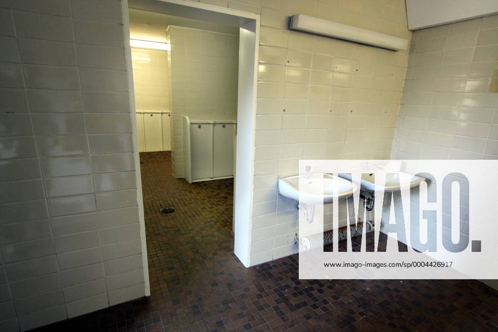 Öffentliche Toilette im Stadion an der Grünwalder Straße Fußball Herren 3. Liga 2008 2009, Regionalliga Süd, Stadionstory, Reportage, Totale Stadion an der Grünwalder Straße München