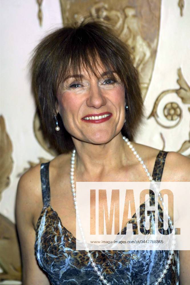 3RD ANNUAL DIRECTORS GUILD OF AMERICA HONORS NY MARTHA COOLIDGE AT THE 3RD ANNUAL DIRECTORS GUILD OF AMERICA HONORS. THE WALDORF ASTORIA HOTEL, NEW YORK CITY. 09 JUNE 2002., Credit:Anthony Dixon Avalon 0542304160