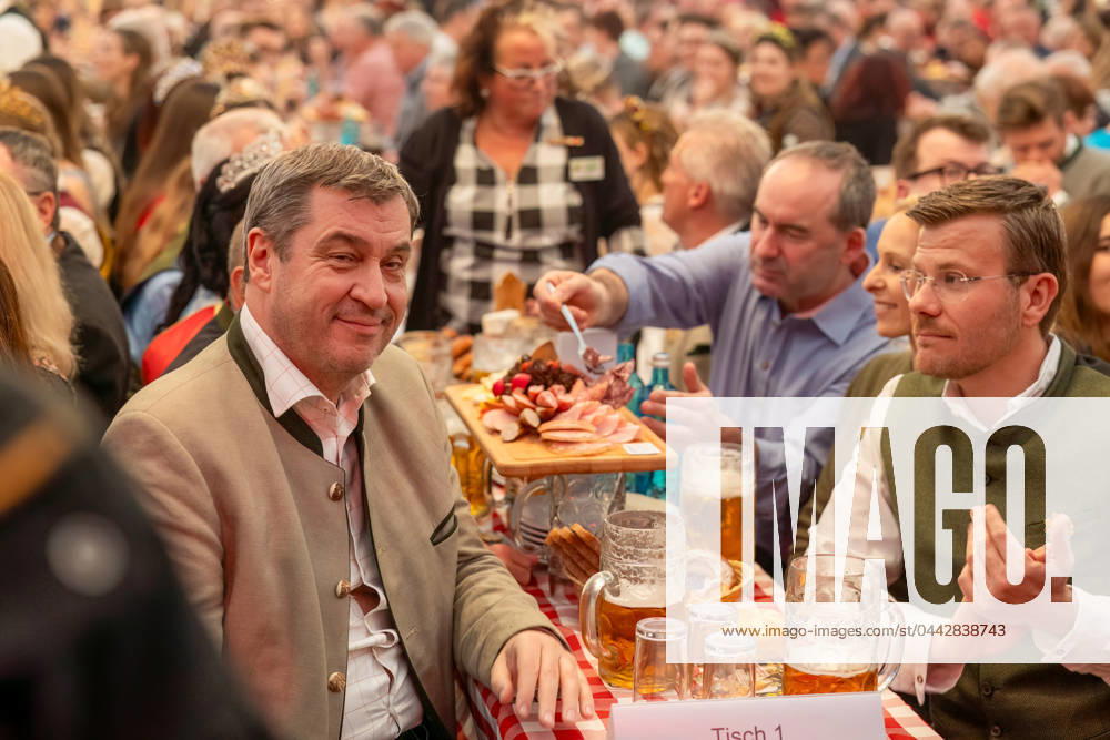 Nuremberg Spring Folk Festival 2024 Beer tapping A happy Prime Minister Markus Söder CSU at the beer tapping of the Nuremberg Folk Festival Opposite the Lord Mayor of Nuremberg Macus König CSU In the background Hubert Aiwanger Nuremberg Bavaria Germany 20240330-6V2A8411-Bearbeitet