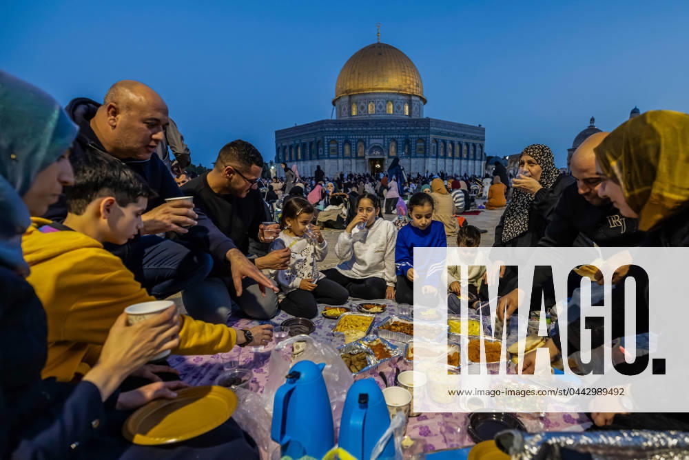 KW13 Iftar at Al-Aqsa Palestinians gather to break their fast together in a mass fast-breaking Iftar meal at the Al-Aqsa mosque during the Muslim holy fasting month of Ramadan in the Old City of Jerusalem on March 30, 2024. Jerusalem Jerusalem Israel