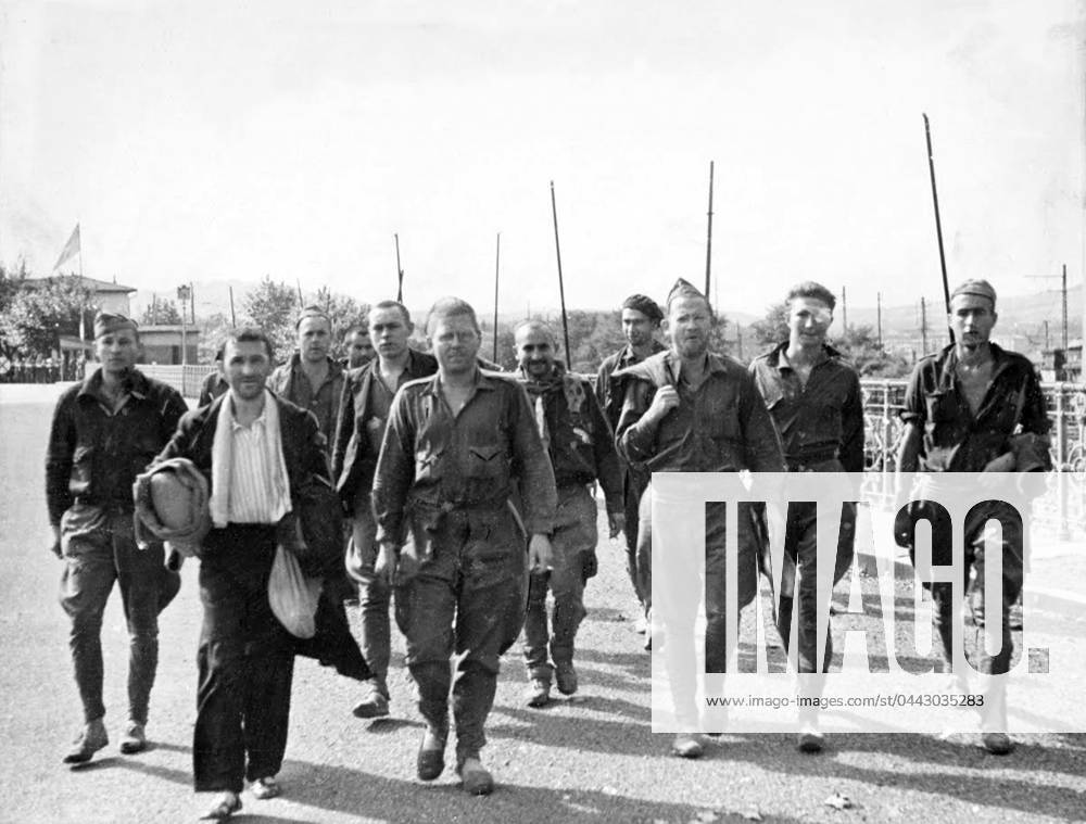 Spain: American prisoners of war, presumably members of the Abraham Lincoln Brigade, released by Nationalist forces at Hendaya, Spain, 1938 The Abraham Lincoln Brigade was a group of volunteers from the United States who served in the Spanish Civil War as soldiers, technicians, medical personnel and aviators fighting for Spanish Republican forces as part of the International Brigades, against the Fascist forces of Francisco Franco and the Spanish Nationalists.<br ><br > Of the approximately 2,800 American volunteers, between 750 and 800 were killed in action or died of wounds or sickness.