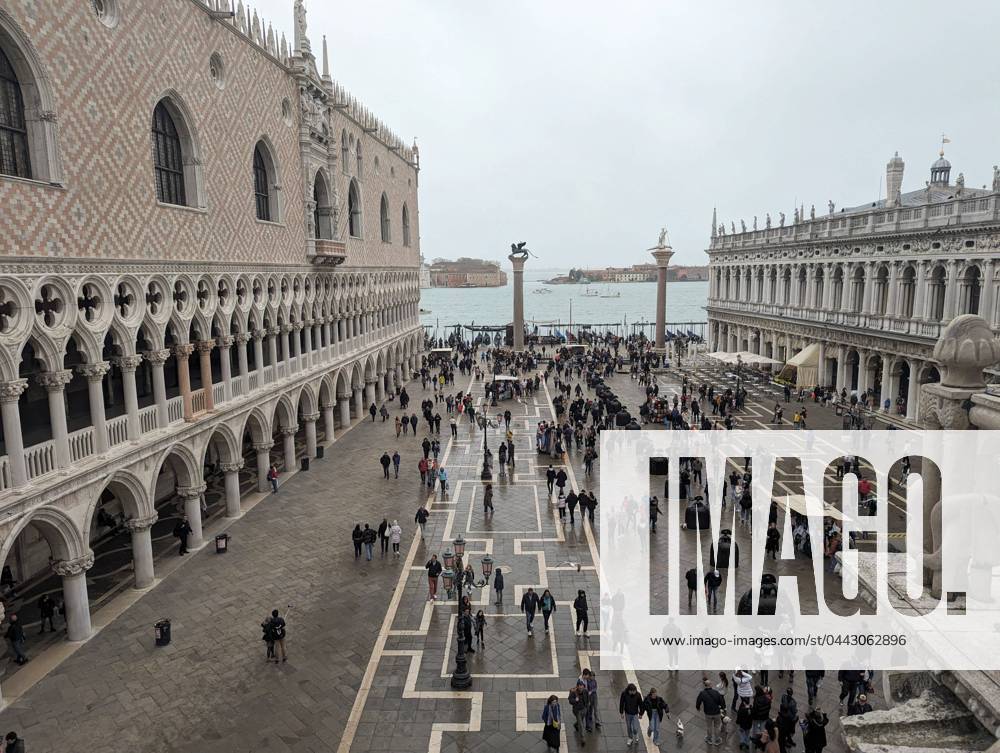 Piazza San Marco During Easter Holidays - Venice Piazza San Marco during the Easter holidays 2024 settings with tourists In the photo: Correr Museum view of Piazza San Marco in Venice, Italy, on March 30, 2024. Photo by Nick Zonna IPA ABACAPRESS.COM Venice Italy