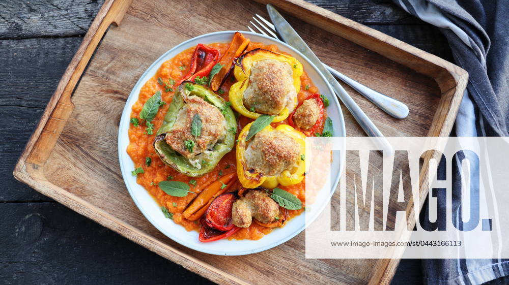 Mittagessen,gefüllte paprika,mahlzeit,mahlzeiten,gefüllte paprikas,gefüllter paprika ** lunch,stuffed peppers,lunch time 4pk-gdl