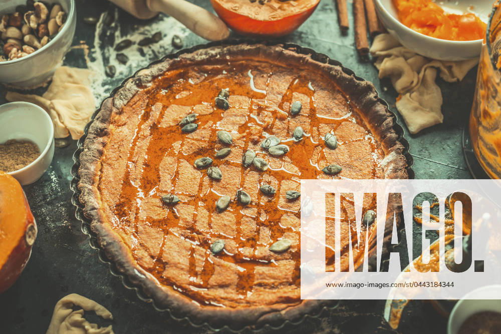 IMAGO Creative, Herbst, Food, Pumpkin Pie kürbiskuchen,kürbistarte,tarte ** pumpkin pie,pumpkin tart,pumpkin pies,pumpkin tarts 61z-fpr
