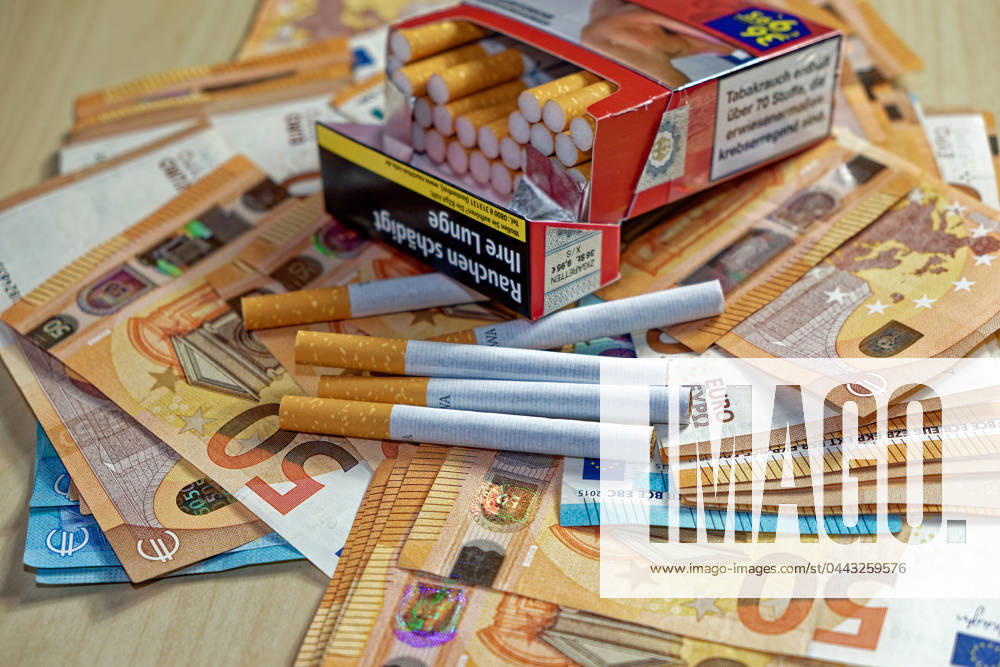 Finances, money, banknotes, open, cost, medical, close-up, prices, box, tax, tax increase, control, tobacco, tobacco tax, expensive, currency, Cigarettes 1104400600