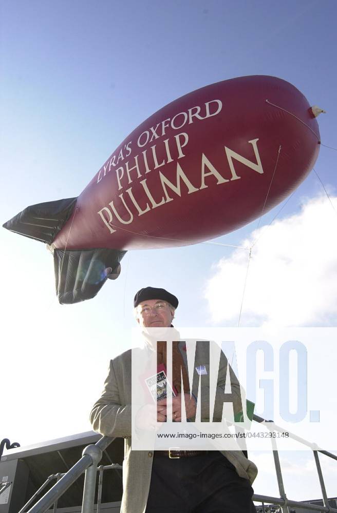 PHILIP PULLMAN LAUNCHES LYRAS OXFORD, HIS NEW BOOK PHILIP PULLMAN LAUNCHES LYRAS OXFORD, HIS NEW BOOK. OXFORD, ENGLAND. 01 NOVEMBER 2003. PICTURES: , Credit:Barry Clack Avalon 0543092259