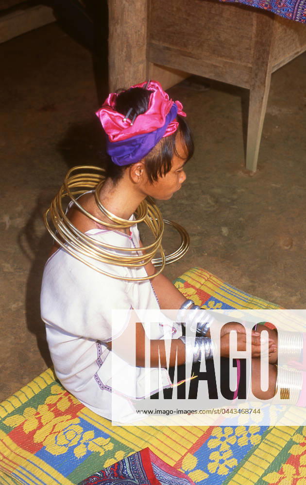 Thailand: A Padaung (Long Neck Karen) woman removing her neck rings for cleaning, village near Mae Hong Son Thailand: A Padaung (Long Neck Karen) woman removing her neck rings for cleaning, village near Mae Hong Son. The Padaung or Kayan Lahwi or Long Necked Karen are a subgroup of the Kayan, a mix of Lawi, Kayan and several other tribes. Kayan are a subgroup of the Red Karen (Karenni) people, a Tibeto-Burman ethnic minority of Burma (Myanmar).