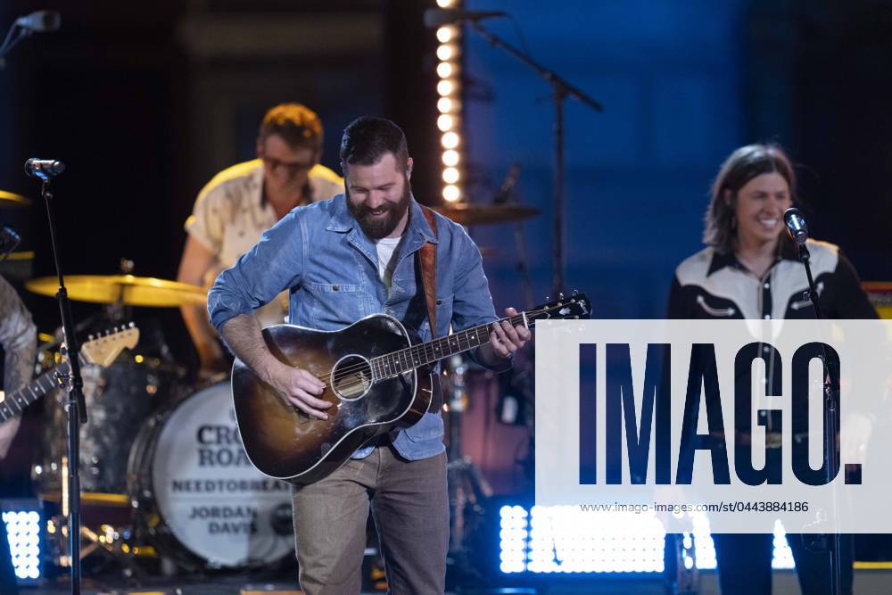 American country pop singer JORDAN DAVIS performs at a taping of CMT Country Crossroads with band NEEDTOBREATHE in front of the University of Texas Tower on April 5, 2024. Austin United States - ZUMAd150 20240405_znp_d150_013