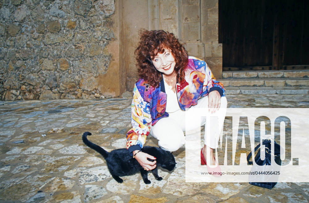 Regina Thoss, deutsche Chanson- und Schlagersängerin, im Urlaub auf Mallorca, Spanien 2002. Mallorca Balearische Inseln Spanien